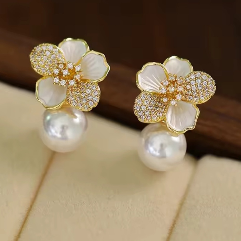 Blossom Cream Floral Pearl Earrings